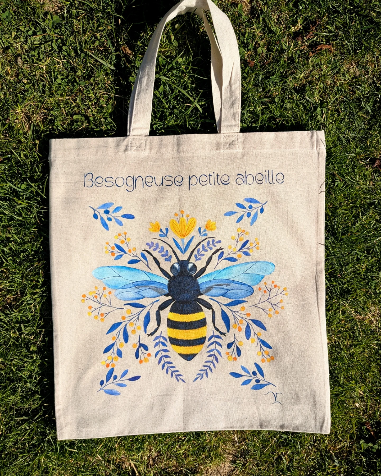 Besogneuse petite abeille